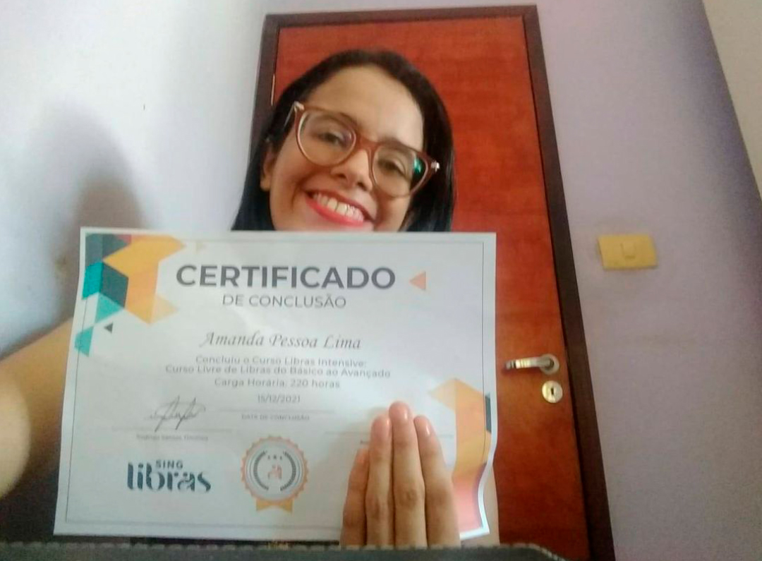 ALUNOS COM CERTIFICADO NA MÃO